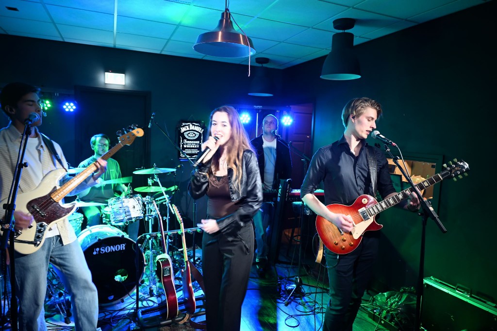 ../Images/10 jaar Ro's Barbershop 132.jpg